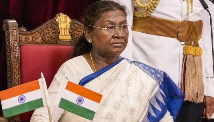 ബില്ലുകളിൽ തീരുമാനമെടുക്കാൻ സമയപരിധി നിശ്ചയിച്ചുകൊണ്ടുള്ള വിധി ; സുപ്രീംകോടതിയിൽനിന്നു വ്യക്തത തേടി രാഷ്ട്രപതി ബില്ലുകളിൽ തീരുമാനമെടുക്കാൻ സമയപരിധി നിശ്ചയിച്ചുകൊണ്ടുള്ള വിധി ; സുപ്രീംകോടതിയിൽനിന്നു വ്യക്തത തേടി രാഷ്ട്രപതി