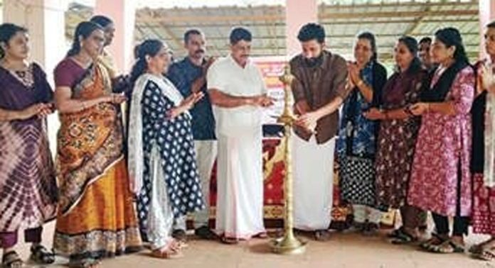 എലിമുള്ളുംപ്ലാക്കൽ ഗവ.ഹയർസെക്കൻഡറി സ്കൂൾ നവീകരിക്കുന്നു എലിമുള്ളുംപ്ലാക്കൽ ഗവ.ഹയർസെക്കൻഡറി സ്കൂൾ നവീകരിക്കുന്നു