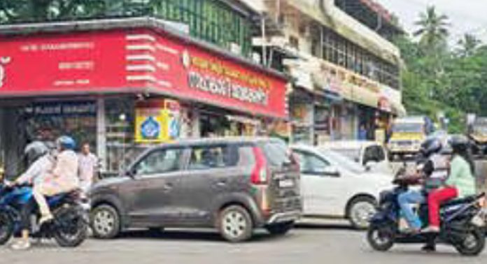 ഗതാഗതനിയന്ത്രണ സംവിധാനങ്ങൾ ഒന്നും പ്രവർത്തിക്കുന്നില്ല ; കുരുക്കില് പെട്ട് ഏഴംകുളം ഗതാഗതനിയന്ത്രണ സംവിധാനങ്ങൾ ഒന്നും പ്രവർത്തിക്കുന്നില്ല ; കുരുക്കില് പെട്ട് ഏഴംകുളം