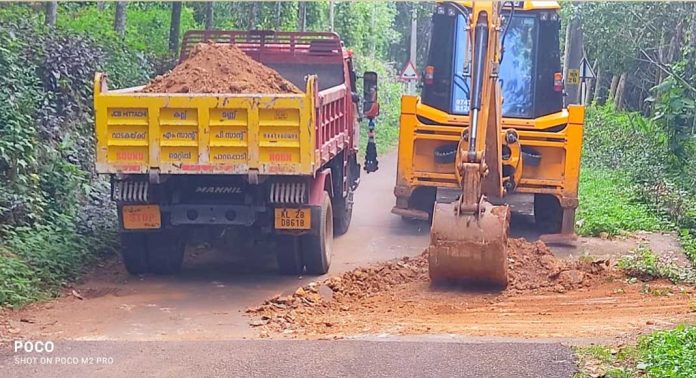 മാരംങ്കുളം – നിർമ്മലപുരം – മുഴയമുട്ടം – മണ്ണാറത്തറ റോഡ് ജനകീയ സമിതിയുടെ നേതൃത്വത്തില് നവീകരിച്ചു മാരംങ്കുളം – നിർമ്മലപുരം – മുഴയമുട്ടം – മണ്ണാറത്തറ റോഡ് ജനകീയ സമിതിയുടെ നേതൃത്വത്തില് നവീകരിച്ചു