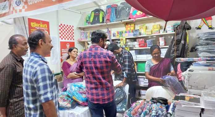 വിലക്കുറവുമായി കണ്സ്യൂമര്ഫെഡ് സ്കൂള് വിപണി സ്റ്റാള് വിലക്കുറവുമായി കണ്സ്യൂമര്ഫെഡ് സ്കൂള് വിപണി സ്റ്റാള്