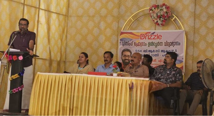 ആലപ്പുഴ ബീച്ച് സന്ദർശിച്ച് ബി.ആർ.സിയിലെ ഭിന്നശേഷിക്കാരായ കുട്ടികള് ആലപ്പുഴ ബീച്ച് സന്ദർശിച്ച് ബി.ആർ.സിയിലെ ഭിന്നശേഷിക്കാരായ കുട്ടികള്