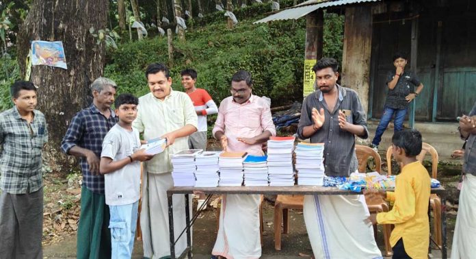 സി. പി. ഐ. (എം) നേതൃത്വത്തിൽ റാന്നിയിലെ എല്ലാ പ്രദേശങ്ങളിലേയും വിദ്യാർത്ഥികൾക്ക് പഠനോപകരണ വിതരണം നടത്തുന്നതിന് തുടക്കമായി സി. പി. ഐ. (എം) നേതൃത്വത്തിൽ റാന്നിയിലെ എല്ലാ പ്രദേശങ്ങളിലേയും വിദ്യാർത്ഥികൾക്ക് പഠനോപകരണ വിതരണം നടത്തുന്നതിന് തുടക്കമായി