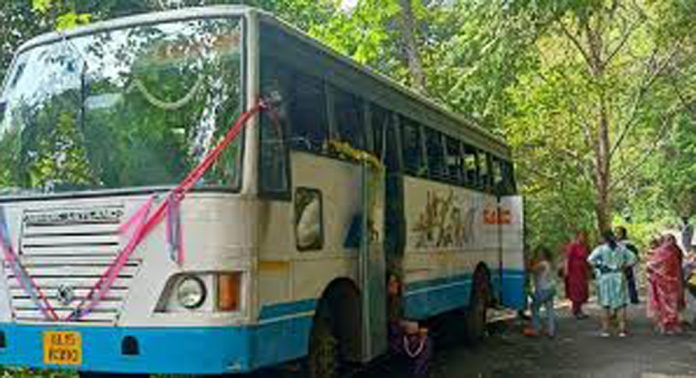 ഗവി യാത്ര ; ഓടിക്കാൻ നല്ല ബസുകളില്ല ഗവി യാത്ര ; ഓടിക്കാൻ നല്ല ബസുകളില്ല