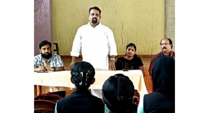 ഇലന്തൂർ ഗ്രാമപഞ്ചായത്തിൽ ബോധവത്ക്കരണ ക്ലാസ് നടത്തി ഇലന്തൂർ ഗ്രാമപഞ്ചായത്തിൽ ബോധവത്ക്കരണ ക്ലാസ് നടത്തി