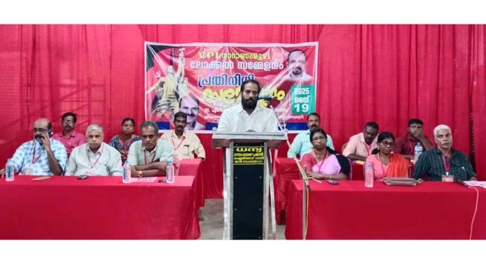 പൈപ്പുകള് സ്ഥാപിക്കാനെന്ന പേരില് ഗ്രാമീണ റോഡുകള് വെട്ടിപൊളിച്ചത് അടിയന്തിരമായി പുനരുദ്ധരിക്കണമെന്ന് സി.പി.ഐ നാറാണംമൂഴി ലോക്കല് സമ്മേളനം പൈപ്പുകള് സ്ഥാപിക്കാനെന്ന പേരില് ഗ്രാമീണ റോഡുകള് വെട്ടിപൊളിച്ചത് അടിയന്തിരമായി പുനരുദ്ധരിക്കണമെന്ന് സി.പി.ഐ നാറാണംമൂഴി ലോക്കല് സമ്മേളനം