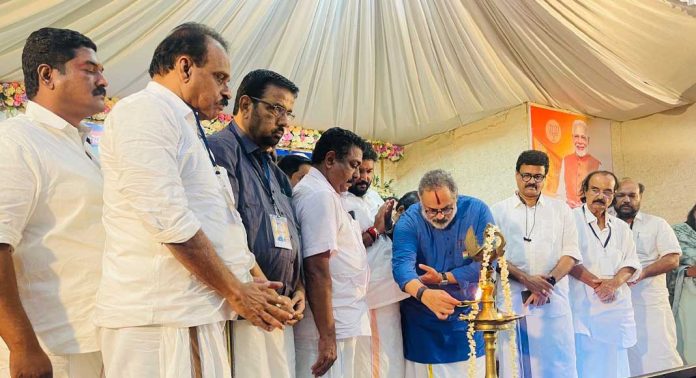 സംസ്ഥാന സർക്കാർ എന്തിനും കടമെടുത്ത് മാത്രം ഭരണം നടത്തുന്ന സർക്കാരായി മാറിയെന്ന് രാജീവ് ചന്ദ്രശേഖർ സംസ്ഥാന സർക്കാർ എന്തിനും കടമെടുത്ത് മാത്രം ഭരണം നടത്തുന്ന സർക്കാരായി മാറിയെന്ന് രാജീവ് ചന്ദ്രശേഖർ