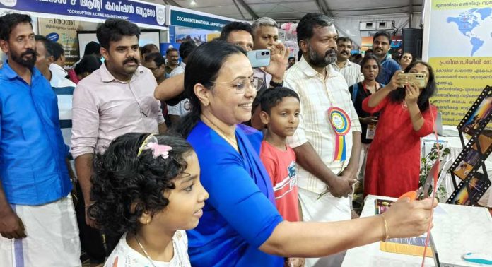 നോര്ക്ക വകുപ്പ് സ്റ്റാളുകളുടെ പ്രവര്ത്തനോദ്ഘാടനം മന്ത്രി വീണാ ജോര്ജ് നിര്വഹിച്ചു നോര്ക്ക വകുപ്പ് സ്റ്റാളുകളുടെ പ്രവര്ത്തനോദ്ഘാടനം മന്ത്രി വീണാ ജോര്ജ് നിര്വഹിച്ചു