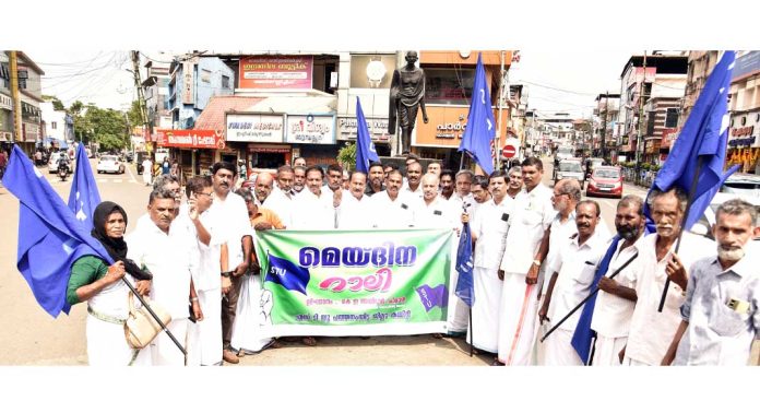 സ്വതന്ത്ര തൊഴിലാളി യൂണിയൻ (എസ്. റ്റി. യു) പത്തനംതിട്ട ജില്ലാ കമ്മറ്റിയുടെ നേതൃത്വത്തിൽ മെയ് ദിന റാലി നടത്തി സ്വതന്ത്ര തൊഴിലാളി യൂണിയൻ (എസ്. റ്റി. യു) പത്തനംതിട്ട ജില്ലാ കമ്മറ്റിയുടെ നേതൃത്വത്തിൽ മെയ് ദിന റാലി നടത്തി
