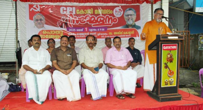 ചിന്തകളുടെ ജീർണതയാണ് സംഘപരിവാർ ശക്തി ; അജിത് കൊളാടി ചിന്തകളുടെ ജീർണതയാണ് സംഘപരിവാർ ശക്തി ; അജിത് കൊളാടി