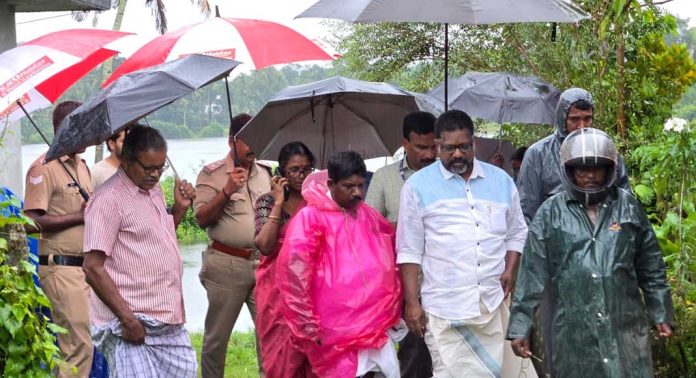 മഴക്കെടുതി പ്രദേശം ഡെപ്യൂട്ടി സ്പീക്കര് സന്ദര്ശിച്ചു മഴക്കെടുതി പ്രദേശം ഡെപ്യൂട്ടി സ്പീക്കര് സന്ദര്ശിച്ചു