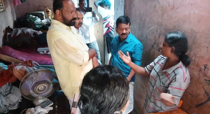 റാന്നിയിൽ ശക്തമായ മഴയോടൊപ്പം വീശിയടിച്ച കാറ്റിൽ മരങ്ങൾ വീണ് വ്യാപക നാശനഷ്ടം റാന്നിയിൽ ശക്തമായ മഴയോടൊപ്പം വീശിയടിച്ച കാറ്റിൽ മരങ്ങൾ വീണ് വ്യാപക നാശനഷ്ടം
