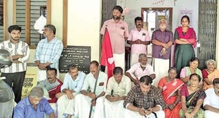 സിപിഎം തൃക്കുന്നപ്പുഴ ലോക്കൽ കമ്മിറ്റി മാവേലിക്കര ജലസേചനവകുപ്പ് ഉപരോധിച്ചു സിപിഎം തൃക്കുന്നപ്പുഴ ലോക്കൽ കമ്മിറ്റി മാവേലിക്കര ജലസേചനവകുപ്പ് ഉപരോധിച്ചു
