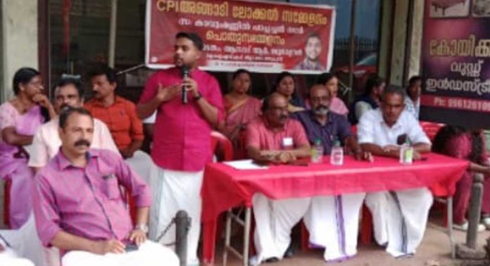 ഇന്ത്യക്കാരെ ജാതിയുടെ പേരിൽ ഭിന്നിപ്പിക്കുവാനാണ് സംഘപരിവാര് ശ്രമിക്കുന്നതെന്ന് എ.ഐ.എസ്.എഫ് ഇന്ത്യക്കാരെ ജാതിയുടെ പേരിൽ ഭിന്നിപ്പിക്കുവാനാണ് സംഘപരിവാര് ശ്രമിക്കുന്നതെന്ന് എ.ഐ.എസ്.എഫ്