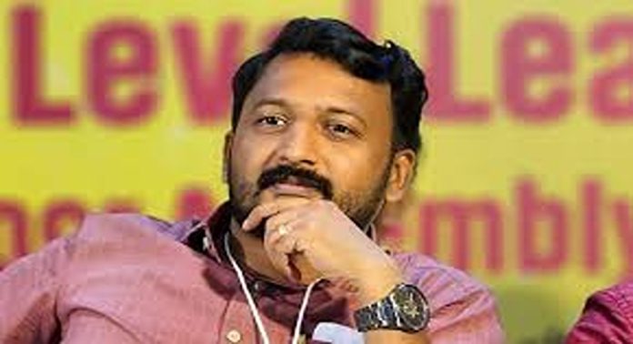 പുനസംഘടനയുമായി ബന്ധപ്പെട്ട് നേതൃത്വത്തിനെതിരെ തുറന്നടിച്ച് രാഹുൽ മാങ്കൂട്ടത്തിൽ എംഎൽഎ പുനസംഘടനയുമായി ബന്ധപ്പെട്ട് നേതൃത്വത്തിനെതിരെ തുറന്നടിച്ച് രാഹുൽ മാങ്കൂട്ടത്തിൽ എംഎൽഎ