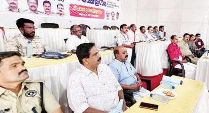 തിരുവല്ലയിലെ ഇരവിപേരൂരും അടൂരിലെ പള്ളിക്കലിലും പുതിയ പോലീസ് സ്റ്റേഷനുകൾ തുടങ്ങണം ; കേരള പോലീസ് ഓഫീസേഴ്സ് അസോസിയേഷൻ തിരുവല്ലയിലെ ഇരവിപേരൂരും അടൂരിലെ പള്ളിക്കലിലും പുതിയ പോലീസ് സ്റ്റേഷനുകൾ തുടങ്ങണം ; കേരള പോലീസ് ഓഫീസേഴ്സ് അസോസിയേഷൻ
