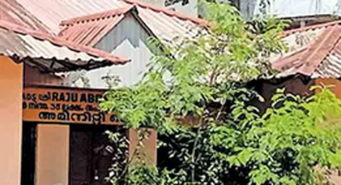 ആര്ക്കും പ്രയോജനമില്ലാതെ റാന്നി കെഎസ്ആർടിസി ബസ് സ്റ്റേഷനിലെ അമിനിറ്റി സെന്റർ ആര്ക്കും പ്രയോജനമില്ലാതെ റാന്നി കെഎസ്ആർടിസി ബസ് സ്റ്റേഷനിലെ അമിനിറ്റി സെന്റർ