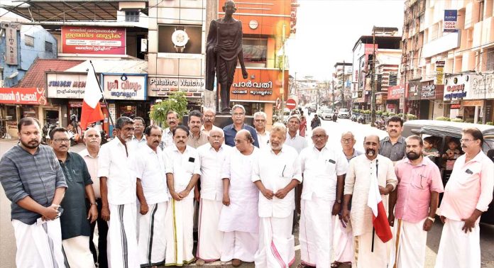 ഇന്ത്യൻ സൈനികർക്ക് ജനാധിപത്യ കേരള കോൺഗ്രസ് ജില്ലാ കമ്മിറ്റി ഐക്യദാർഢ്യം അർപ്പിച്ചു ഇന്ത്യൻ സൈനികർക്ക് ജനാധിപത്യ കേരള കോൺഗ്രസ് ജില്ലാ കമ്മിറ്റി ഐക്യദാർഢ്യം അർപ്പിച്ചു