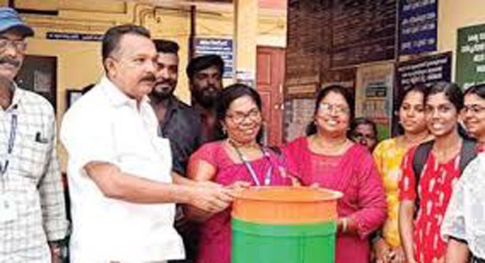 കവിയൂർ പഞ്ചായത്തില് സ്ഥാപനങ്ങൾക്ക് ജീ ബിൻ നൽകി കവിയൂർ പഞ്ചായത്തില് സ്ഥാപനങ്ങൾക്ക് ജീ ബിൻ നൽകി