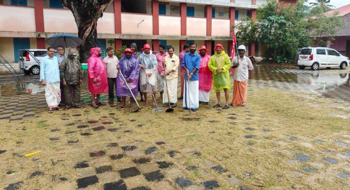 തോട്ടക്കോണം ഗവ. ഹയർ സെക്കണ്ടറി സ്കൂളും പരിസരവും ശുചീകരിച്ചു തോട്ടക്കോണം ഗവ. ഹയർ സെക്കണ്ടറി സ്കൂളും പരിസരവും ശുചീകരിച്ചു