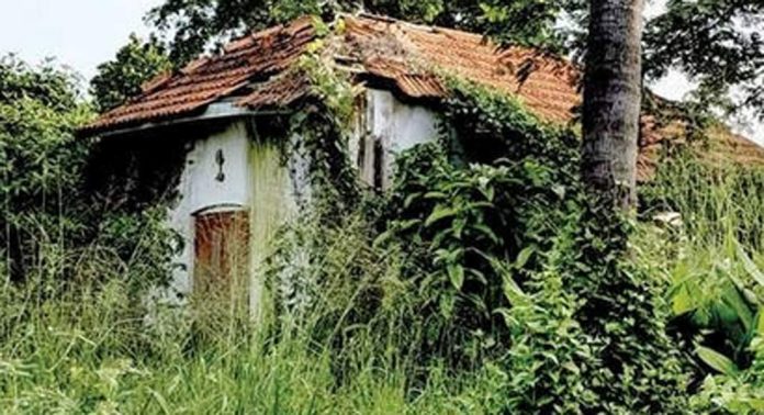 കവിയൂർ മഹാദേവ ക്ഷേത്രത്തോട് കാണിക്കുന്ന അവഗണനയ്ക്കെതിരേ പ്രതിഷേധം ശക്തമാകുന്നു കവിയൂർ മഹാദേവ ക്ഷേത്രത്തോട് കാണിക്കുന്ന അവഗണനയ്ക്കെതിരേ പ്രതിഷേധം ശക്തമാകുന്നു