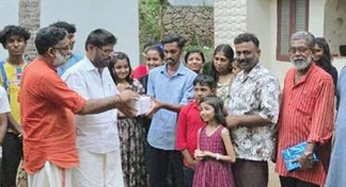 അറിവാണ് ലഹരി എന്ന സന്ദേശം നൽകി കൂടൽ കണ്ണാടി സാംസ്കാരിക സമിതിയുടെ ‘ഗ്രാമക്കണ്ണാടി’ തുടങ്ങി അറിവാണ് ലഹരി എന്ന സന്ദേശം നൽകി കൂടൽ കണ്ണാടി സാംസ്കാരിക സമിതിയുടെ ‘ഗ്രാമക്കണ്ണാടി’ തുടങ്ങി