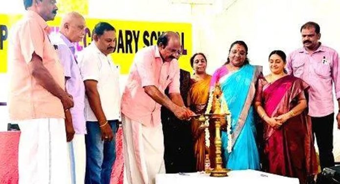 കാരംവേലി എസ്. എൻ.ഡി.പിഹയർ സെക്കൻഡറി സ്കൂളില് യാത്രയയപ്പ് സമ്മേളനം നടന്നു കാരംവേലി എസ്. എൻ.ഡി.പിഹയർ സെക്കൻഡറി സ്കൂളില് യാത്രയയപ്പ് സമ്മേളനം നടന്നു