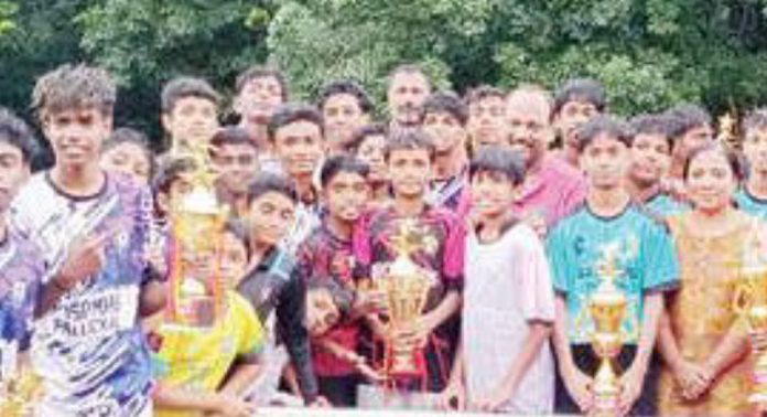 കൈതക്കൽ ബ്രദേഴ്സ് ഗ്രന്ഥശാല ആൻഡ് സാംസ്കാരികകേന്ദ്രം ഫുട്ബോൾ അക്കാദമിയുടെ നേതൃത്വത്തിൽ ഫുട്ബോൾ ടൂർണമെൻറ് സംഘടിപ്പിച്ചു കൈതക്കൽ ബ്രദേഴ്സ് ഗ്രന്ഥശാല ആൻഡ് സാംസ്കാരികകേന്ദ്രം ഫുട്ബോൾ അക്കാദമിയുടെ നേതൃത്വത്തിൽ ഫുട്ബോൾ ടൂർണമെൻറ് സംഘടിപ്പിച്ചു