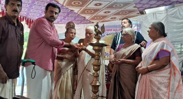 റാന്നി വൈക്കം കരയിൽ കേളംമുറിയിൽ കുടുംബത്തിന്റെ രണ്ടാമത് കുടുംബ സംഗമം നടന്നു റാന്നി വൈക്കം കരയിൽ കേളംമുറിയിൽ കുടുംബത്തിന്റെ രണ്ടാമത് കുടുംബ സംഗമം നടന്നു