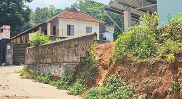 കിഴക്കുപുറം സ്കൂളിൽ പണികളേറെ ബാക്കി കിഴക്കുപുറം സ്കൂളിൽ പണികളേറെ ബാക്കി