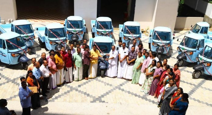 ജില്ലാ പഞ്ചായത്ത് ഹരിത കര്മ സേനാംഗങ്ങള്ക്കായി ഇ ഓട്ടോറിക്ഷ വിതരണം ചെയ്തു ജില്ലാ പഞ്ചായത്ത് ഹരിത കര്മ സേനാംഗങ്ങള്ക്കായി ഇ ഓട്ടോറിക്ഷ വിതരണം ചെയ്തു