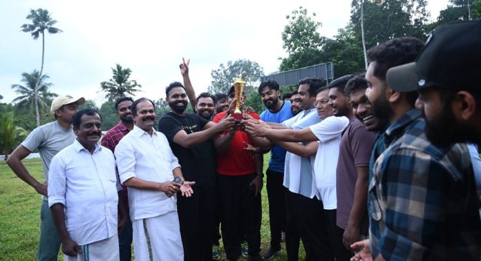 യൂത്ത് ബാറ്റിൽ ക്രിക്കറ്റ് ടൂർണമെന്റ് ; ജില്ലാ കളക്ടറുടെ ടീം വിജയിച്ചു യൂത്ത് ബാറ്റിൽ ക്രിക്കറ്റ് ടൂർണമെന്റ് ; ജില്ലാ കളക്ടറുടെ ടീം വിജയിച്ചു