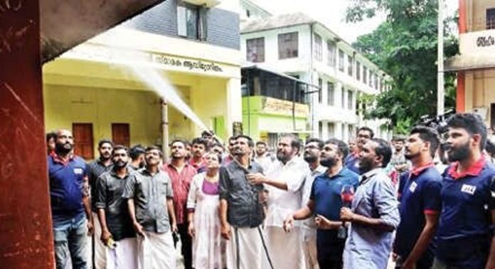 ഡിവൈഎഫ്ഐ ബ്ലോക്ക് കമ്മിറ്റിയുടെ നേതൃത്വത്തിൽ കോന്നി ഗവ. ഹൈസ്കൂൾ നവീകരിക്കുന്ന പ്രവർത്തനത്തിന് തുടക്കമായി ഡിവൈഎഫ്ഐ ബ്ലോക്ക് കമ്മിറ്റിയുടെ നേതൃത്വത്തിൽ കോന്നി ഗവ. ഹൈസ്കൂൾ നവീകരിക്കുന്ന പ്രവർത്തനത്തിന് തുടക്കമായി