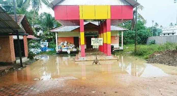 കൊടുമൺ പഞ്ചായത്ത് സ്റ്റേഡിയം വെള്ളത്തില് കൊടുമൺ പഞ്ചായത്ത് സ്റ്റേഡിയം വെള്ളത്തില്