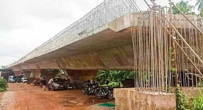 മഴ : അബാൻ ജംഗ്ഷനില് ദുരിതയാത്ര മഴ : അബാൻ ജംഗ്ഷനില് ദുരിതയാത്ര