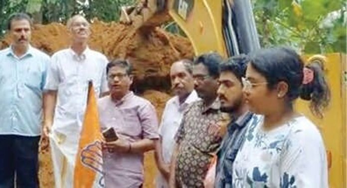 മാന്തുക ഒന്നാം വാർഡിൽ ടവർ നിർമാണത്തിനെതിരേ കോൺഗ്രസ് മണ്ഡലം കമ്മിറ്റി സമരം ആരംഭിച്ചു മാന്തുക ഒന്നാം വാർഡിൽ ടവർ നിർമാണത്തിനെതിരേ കോൺഗ്രസ് മണ്ഡലം കമ്മിറ്റി സമരം ആരംഭിച്ചു