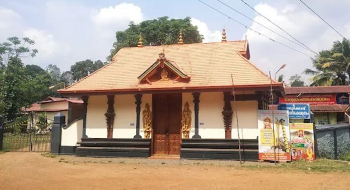 മാത്തൂർക്കാവ് ഭഗവതീക്ഷേത്രത്തിൽ പുതിയ കൊടിമരത്തിന്റെ പ്രതിഷ്ഠ നടന്നു മാത്തൂർക്കാവ് ഭഗവതീക്ഷേത്രത്തിൽ പുതിയ കൊടിമരത്തിന്റെ പ്രതിഷ്ഠ നടന്നു