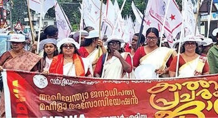 ജനാധിപത്യ മഹിളാ അസോസിയേഷൻ മാന്നാർ ഏരിയ കമ്മിറ്റി കാൽനടജാഥ നടത്തി ജനാധിപത്യ മഹിളാ അസോസിയേഷൻ മാന്നാർ ഏരിയ കമ്മിറ്റി കാൽനടജാഥ നടത്തി