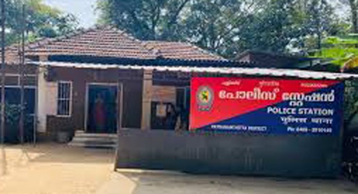 യുവതിയെ അപമാനിച്ച കേസില് കൊലപാതകം ഉള്പ്പെടെ നിരവധി ക്രിമിനല് കുറ്റകൃത്യങ്ങളില്പെട്ടയാളെ പുളിക്കീഴ് പോലീസ് അറസ്റ്റ് ചെയ്തു യുവതിയെ അപമാനിച്ച കേസില് കൊലപാതകം ഉള്പ്പെടെ നിരവധി ക്രിമിനല് കുറ്റകൃത്യങ്ങളില്പെട്ടയാളെ പുളിക്കീഴ് പോലീസ് അറസ്റ്റ് ചെയ്തു