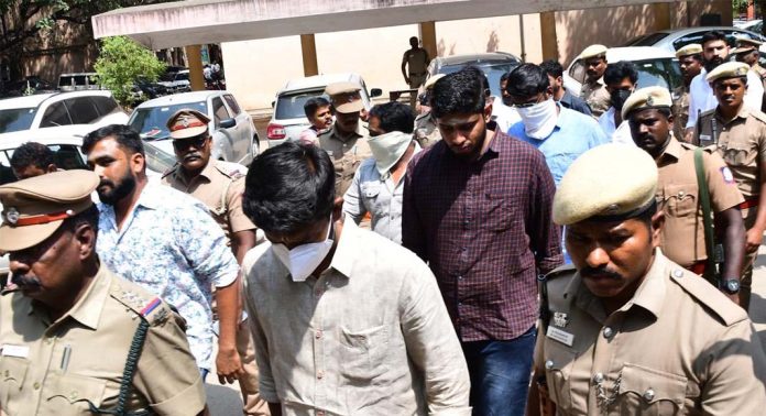 പൊള്ളാച്ചി ലൈംഗികാതിക്രമ കേസില് ഒമ്പത് പ്രതികളും കുറ്റക്കാർ എന്ന് കൊയമ്പത്തൂർ കോടതി പൊള്ളാച്ചി ലൈംഗികാതിക്രമ കേസില് ഒമ്പത് പ്രതികളും കുറ്റക്കാർ എന്ന് കൊയമ്പത്തൂർ കോടതി