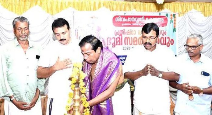 വല്യവെട്ടം ശിവപാർവതി ക്ഷേത്രത്തിൽ പ്രതിഷ്ഠാവാർഷികം നടന്നു വല്യവെട്ടം ശിവപാർവതി ക്ഷേത്രത്തിൽ പ്രതിഷ്ഠാവാർഷികം നടന്നു