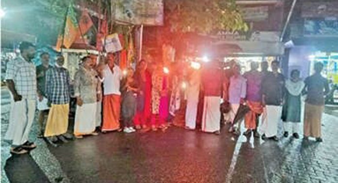 പുലിയൂരിൽ ബിജെപി പ്രതിഷേധജ്ജ്വാല നടത്തി പുലിയൂരിൽ ബിജെപി പ്രതിഷേധജ്ജ്വാല നടത്തി