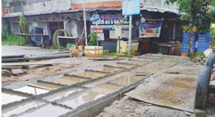 കനത്ത മഴ ; പുല്ലാട് – വടക്കേകവലയിലെ കലുങ്കിന്റെ നിര്മാണം നിര്ത്തിവെച്ചു കനത്ത മഴ ; പുല്ലാട് – വടക്കേകവലയിലെ കലുങ്കിന്റെ നിര്മാണം നിര്ത്തിവെച്ചു