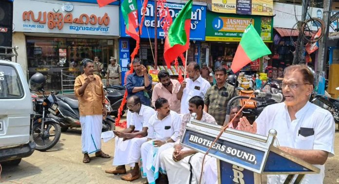 സോഷ്യൽ ഡമോക്രറ്റിക് ട്രേഡ് യൂണിയൻ (എസ്ഡിടിയു) പത്തനംതിട്ട ജില്ലാ കമ്മിറ്റി മെയ് ദിന റാലിയും പൊതുയോഗവും സംഘടിപ്പിച്ചു സോഷ്യൽ ഡമോക്രറ്റിക് ട്രേഡ് യൂണിയൻ (എസ്ഡിടിയു) പത്തനംതിട്ട ജില്ലാ കമ്മിറ്റി മെയ് ദിന റാലിയും പൊതുയോഗവും സംഘടിപ്പിച്ചു