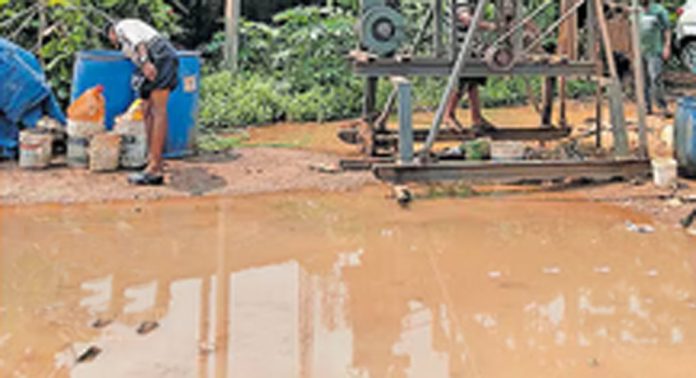 ഇട്ടിയപ്പാറ ബസ് സ്റ്റാൻഡ് ടെർമിനൽ നിർമാണം : മണ്ണു പരിശോധന പുരോഗമിക്കുന്നു ഇട്ടിയപ്പാറ ബസ് സ്റ്റാൻഡ് ടെർമിനൽ നിർമാണം : മണ്ണു പരിശോധന പുരോഗമിക്കുന്നു