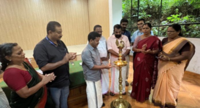 പെരുനാട് വില്ലേജിൽ ഡിജിറ്റൽ സർവ്വേ ആരംഭിച്ചു പെരുനാട് വില്ലേജിൽ ഡിജിറ്റൽ സർവ്വേ ആരംഭിച്ചു