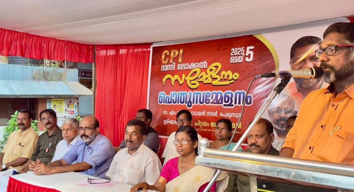 ഫാസിസ്റ്റ് സര്ക്കാരിനെ പുറത്താക്കണമെങ്കില് രണ്ടാം സ്വതന്ത്ര്യസമരം നടത്തേണ്ടി വരും ; ഡെപ്യൂട്ടി സ്പീക്കര് ചിറ്റയം ഗോപകുമാര് ഫാസിസ്റ്റ് സര്ക്കാരിനെ പുറത്താക്കണമെങ്കില് രണ്ടാം സ്വതന്ത്ര്യസമരം നടത്തേണ്ടി വരും ; ഡെപ്യൂട്ടി സ്പീക്കര് ചിറ്റയം ഗോപകുമാര്