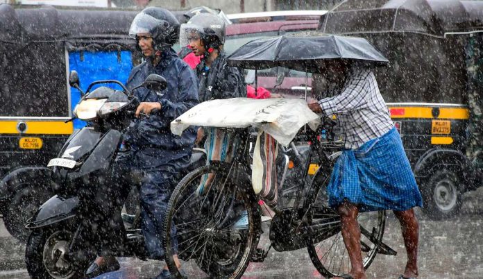 സംസ്ഥാനത്ത് ഇന്ന് ഒറ്റപ്പെട്ട ശക്തമായ മഴക്ക് സാധ്യത ; മൂന്ന് ജില്ലകളിൽ യെല്ലോ അലർട്ട് പ്രഖ്യാപിച്ചു സംസ്ഥാനത്ത് ഇന്ന് ഒറ്റപ്പെട്ട ശക്തമായ മഴക്ക് സാധ്യത ; മൂന്ന് ജില്ലകളിൽ യെല്ലോ അലർട്ട് പ്രഖ്യാപിച്ചു