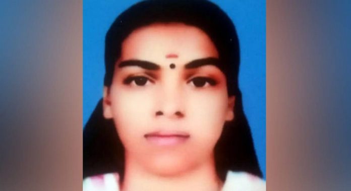 കാസർഗോഡ് അമ്പലത്തറയിലെ 17 വയസുകാരി രേഷ്മയുടെ തിരോധാനത്തിൽ 15 വർഷത്തിന് ശേഷം പ്രതി പിടിയിൽ കാസർഗോഡ് അമ്പലത്തറയിലെ 17 വയസുകാരി രേഷ്മയുടെ തിരോധാനത്തിൽ 15 വർഷത്തിന് ശേഷം പ്രതി പിടിയിൽ
