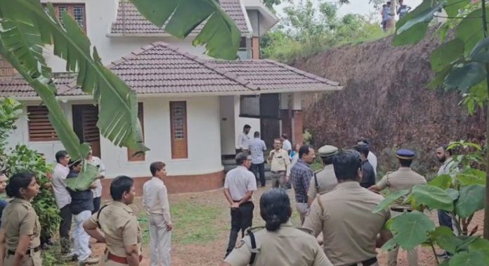 അമ്മയെ വീട്ടില് നിന്ന് പുറത്താക്കിയ മകനും കുടുംബത്തിനുമെതിരെ റവന്യു അധികൃതരുടെ നടപടി അമ്മയെ വീട്ടില് നിന്ന് പുറത്താക്കിയ മകനും കുടുംബത്തിനുമെതിരെ റവന്യു അധികൃതരുടെ നടപടി